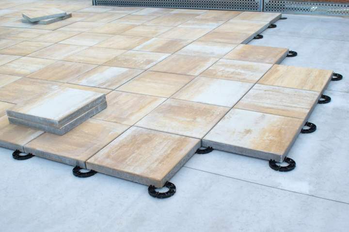 Carreleur terrasse sur plot Serres-Castet